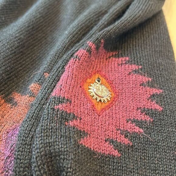 Caamano 100% alpaca maxi skirt, black with burgundy print along the bottom large - Picture 7 of 8